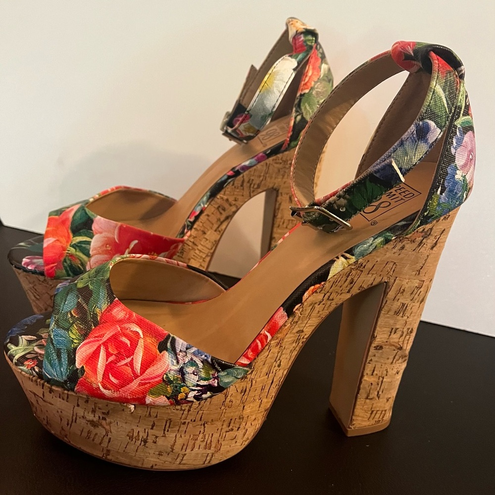 New size 8 floral platform heels - Picture 4 of 7